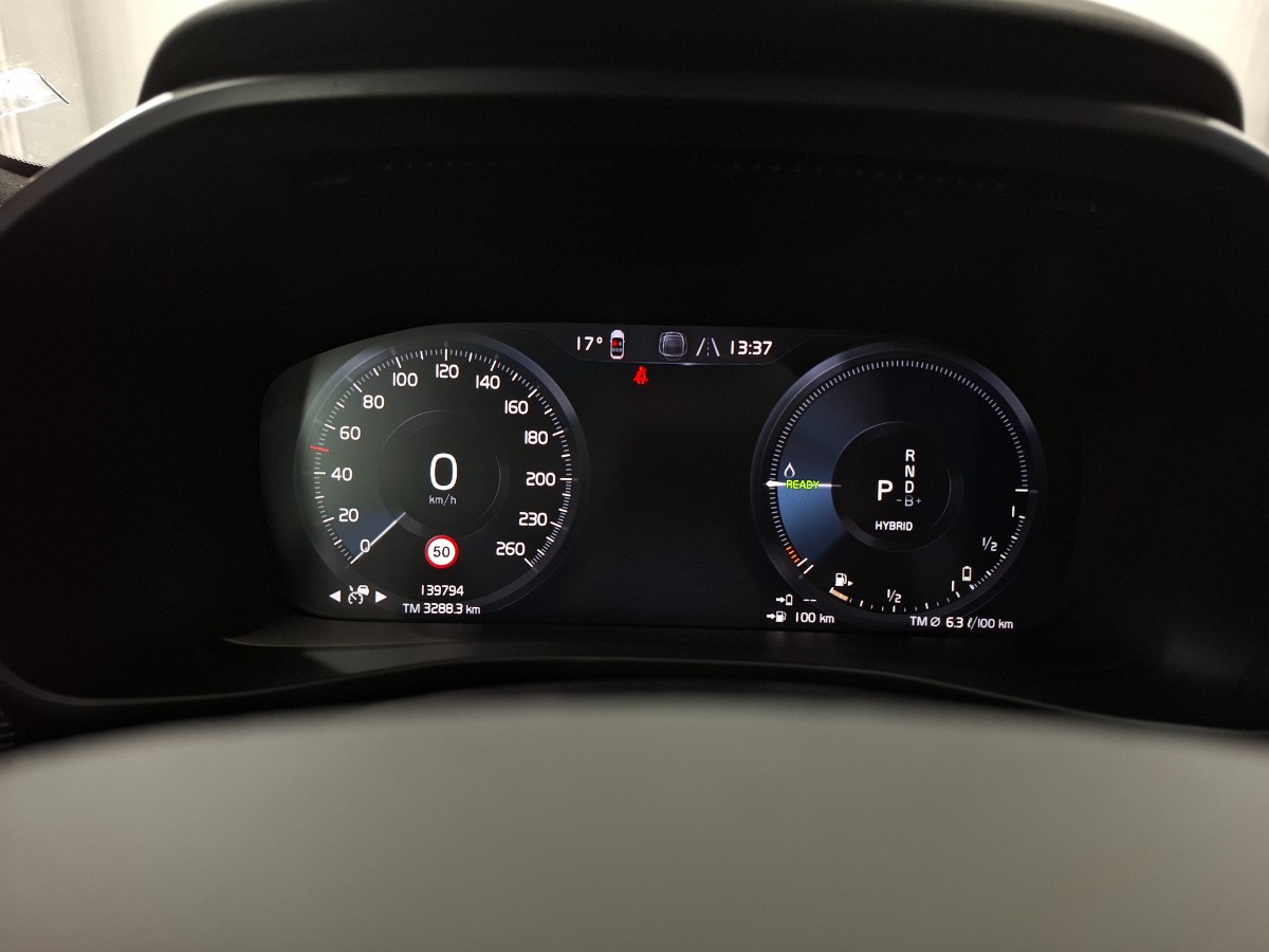 Volvo XC40 1.5 T4 Recharge R-Design Pano ACC H&K Elec Stoelen+Geheugen+Verwarming