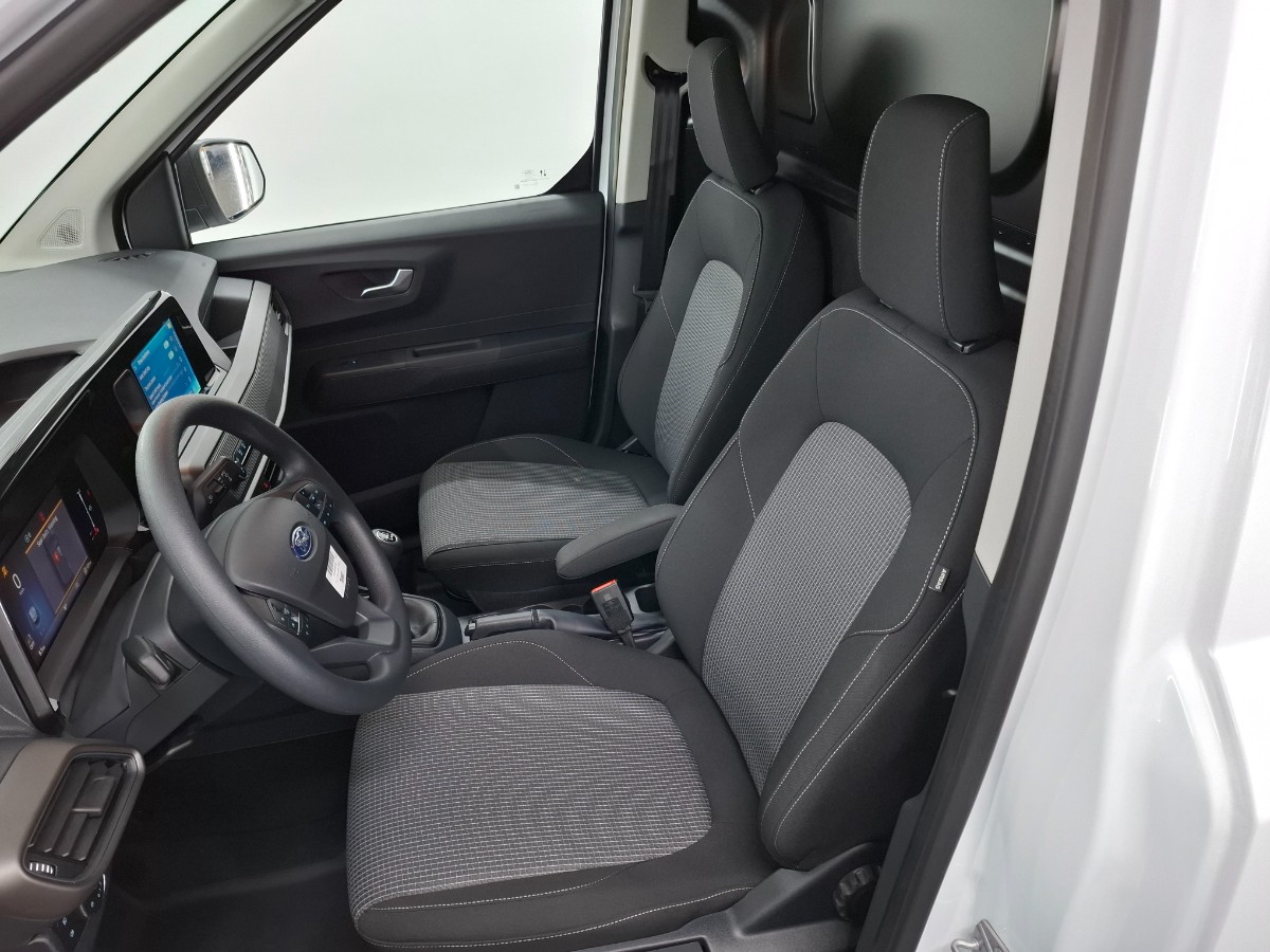 Ford Transit Courier 1.5L ECOBLUE 100PK TREND 16 IN. LICHTMETALEN VELGEN, 10-SPAAK0S , LED LAADRUIMTEVERLICHTING , LED DAGRIJVERLICHTING , PARKING PACK , TREKHAAK BPM VRIJ