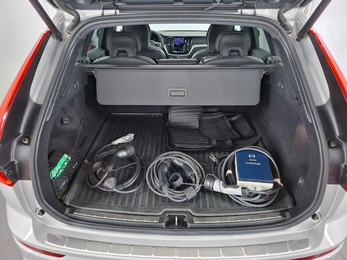 Volvo XC60 2.0 T8 AWD Recharge R-Desgin |Pano|H&K|Memory|Stoelverwarming|
