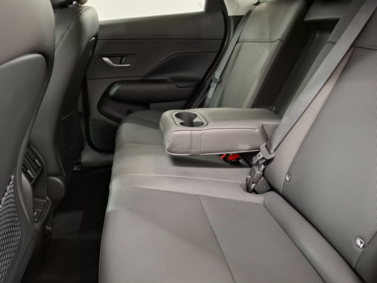 Hyundai Kona Premium TT 65.4 KWH Vol Leer Stoelverwarming Stoelverkoeling HUD