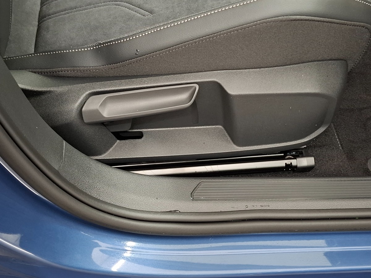 Volkswagen Golf Style 1.5 TSI eHybrid DSG | IQ LIGHT | LMV 18 Catania | Winterpakket | Anemone Blue