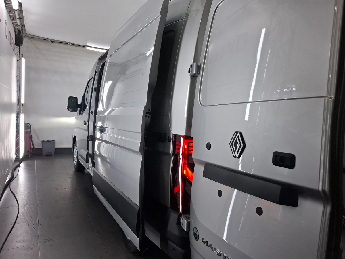 Renault Master E-Tech T35 L2H2 Extra long range 87 kWh | 2x Schuifdeur Trekhaak Allseasons Betimmering Opstap