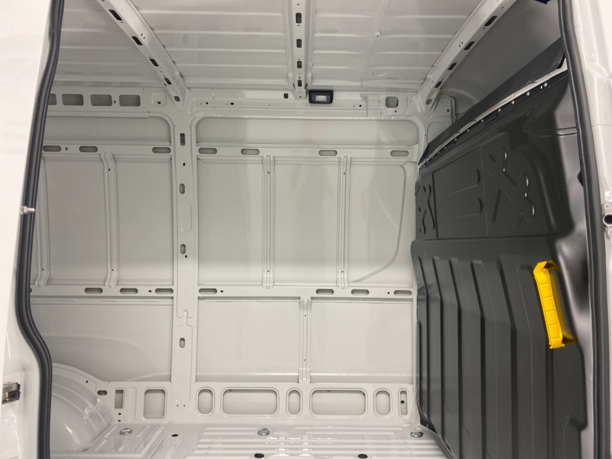 Iveco Daily 35C18HA8 V L2H2 3520 | MY 25 | Dubb.Lucht | Comfort pack | Navi Trekhaak Camera | 86l Tank | Rswiel