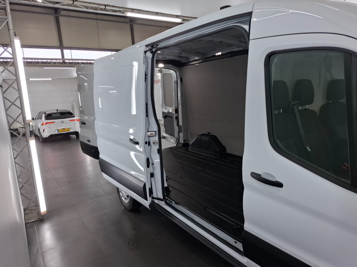Ford Transit Trend 130PK Automaat | SYNC4 | Trekhaak | Stoelverwarming | Laadruimte pack