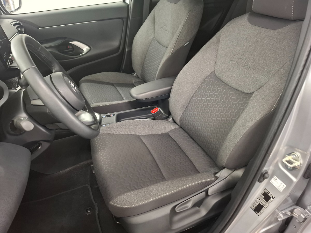 Toyota Yaris Cross 1.5 Hybrid Team D Winterpakket Navi/Smart Pakket