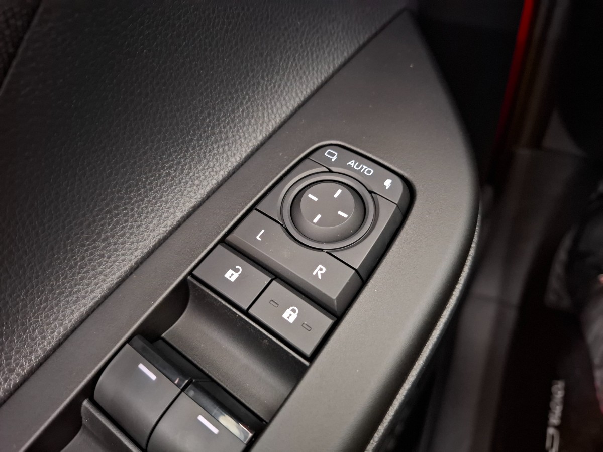 Toyota C-HR 1.8 Hybrid 140 First Edition Bi-Tone