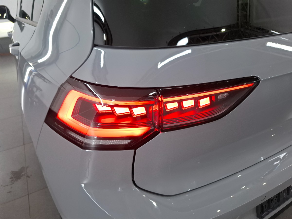 Volkswagen Golf 1.5 TSI R-LINE