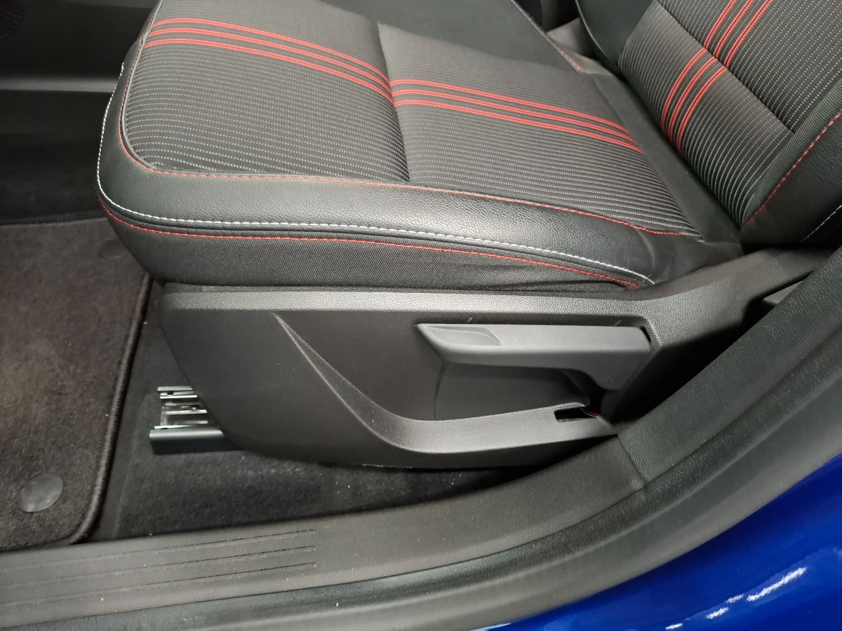 Renault Captur 1.6 PHEV RS Line Stoelverwarming Groot Scherm