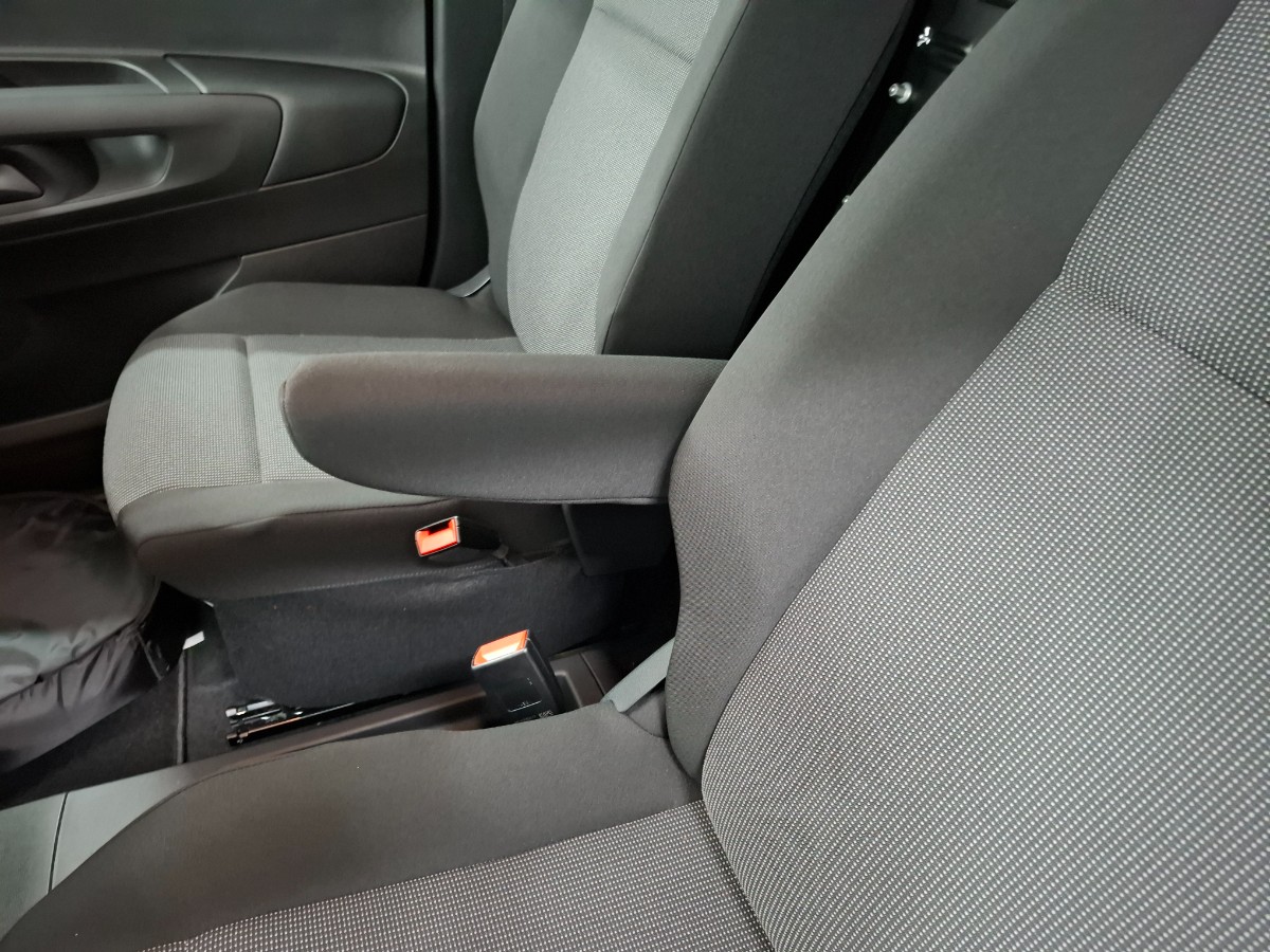Peugeot e-Partner 136 L1 50 kWh | PDC voor + achter met Surround Rear Vision | Stoel + Voorruitverwarming