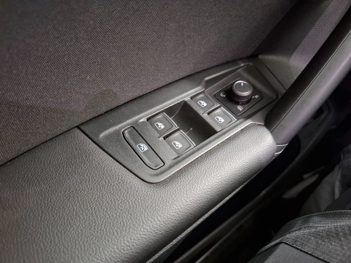 Volkswagen Tiguan Elegance eHybrid 1.4 TSI 245PK | Pano Area-View Matrix-LED Keyless | Nighshade Blue