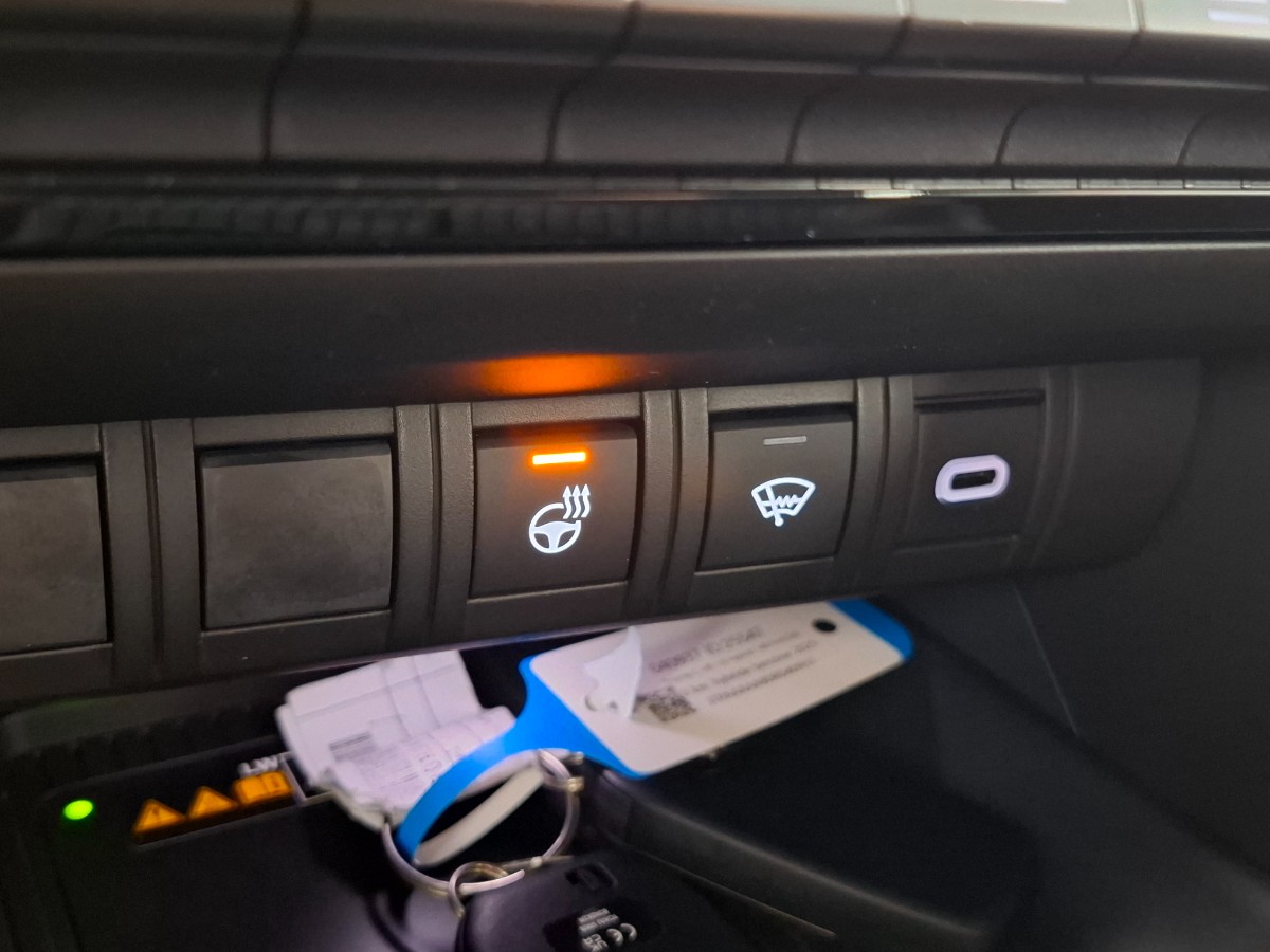 Toyota C-HR 1.8 Hybrid 140 First Edition Bi-Tone