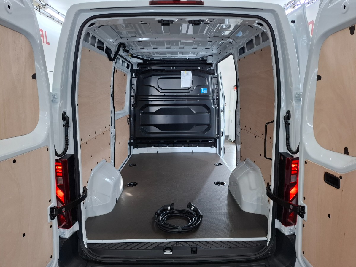 Renault Master GB L2H2 T35 E-Tech 140 pk long range extra