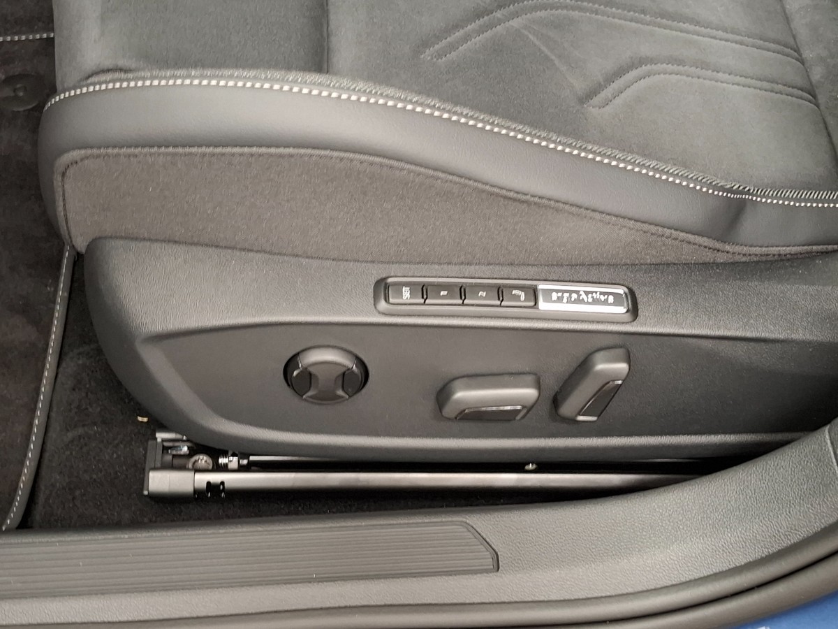 Volkswagen Golf Style 1.5 TSI eHybrid DSG | IQ LIGHT | LMV 18 Catania | Winterpakket | Anemone Blue
