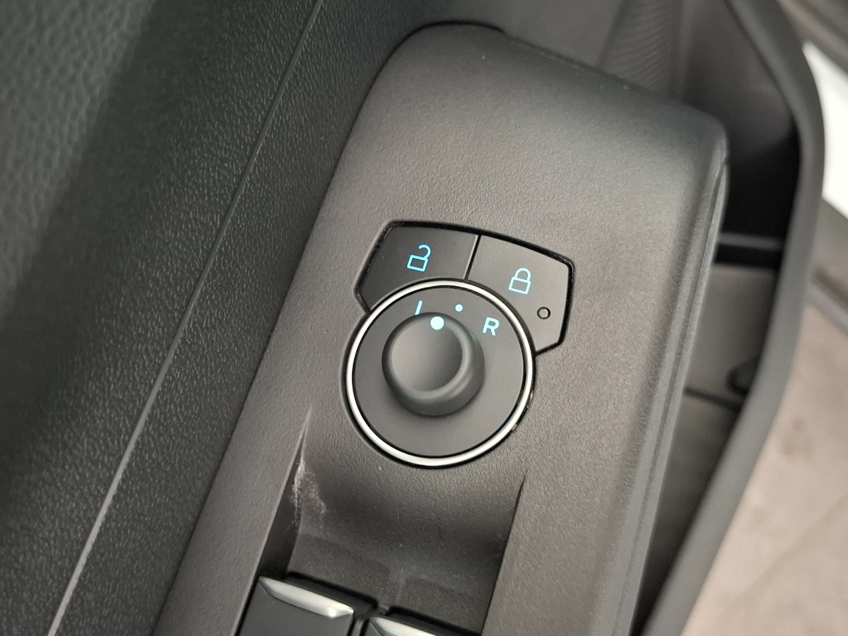 Ford Transit Courier 1.5L ECOBLUE 100PK TREND 16 IN. LICHTMETALEN VELGEN, 10-SPAAK0S , LED LAADRUIMTEVERLICHTING , LED DAGRIJVERLICHTING , PARKING PACK , TREKHAAK BPM VRIJ