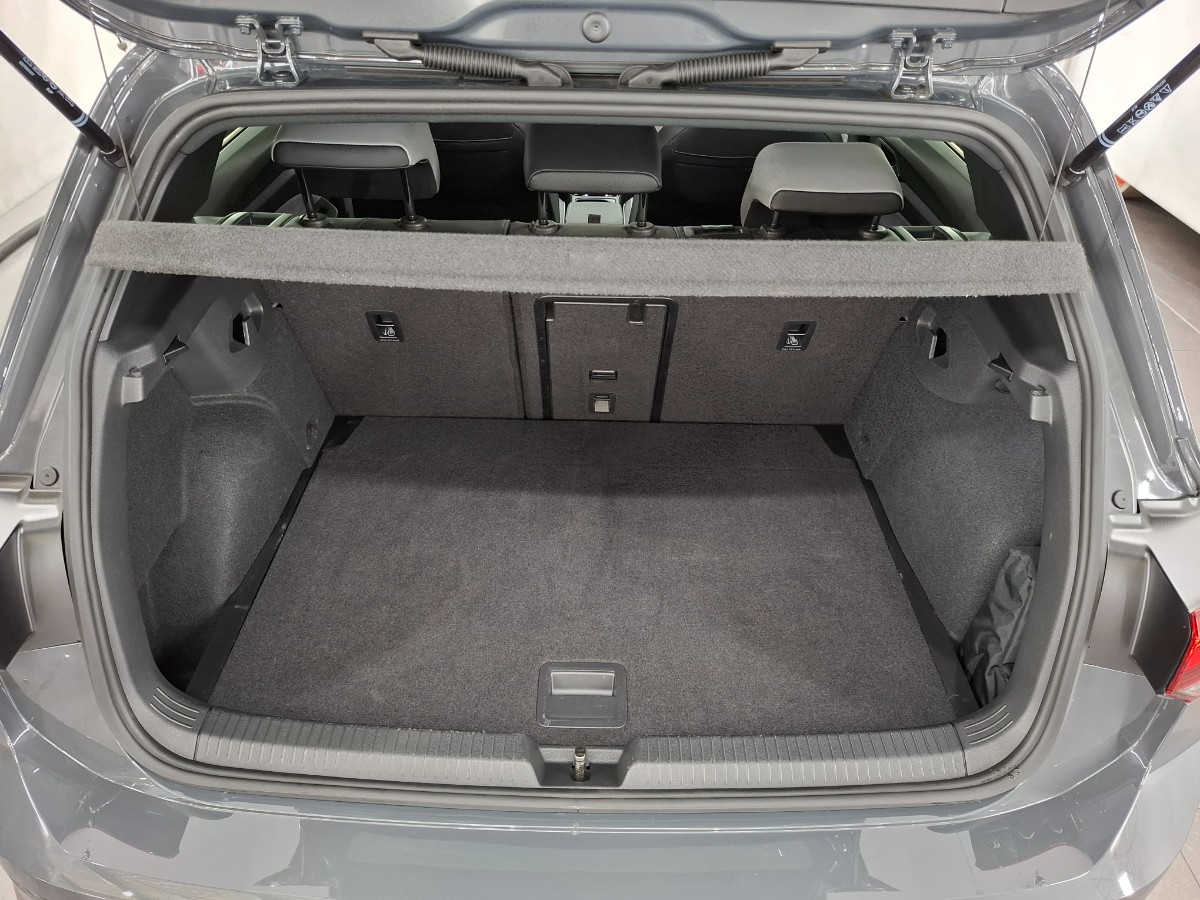 Volkswagen Golf 1.5 eTSI R-Line