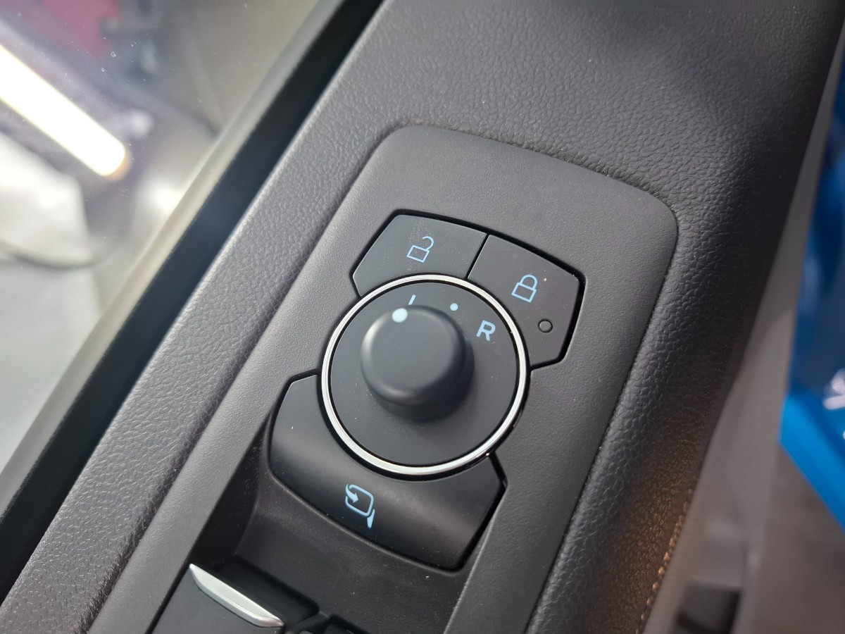 Ford e-Transit Custom 340 L2H1 Limited 65 kWh 218PK – Digital aqua blue – Driver Pack Ultimate – Matrix LED – B&O Audio