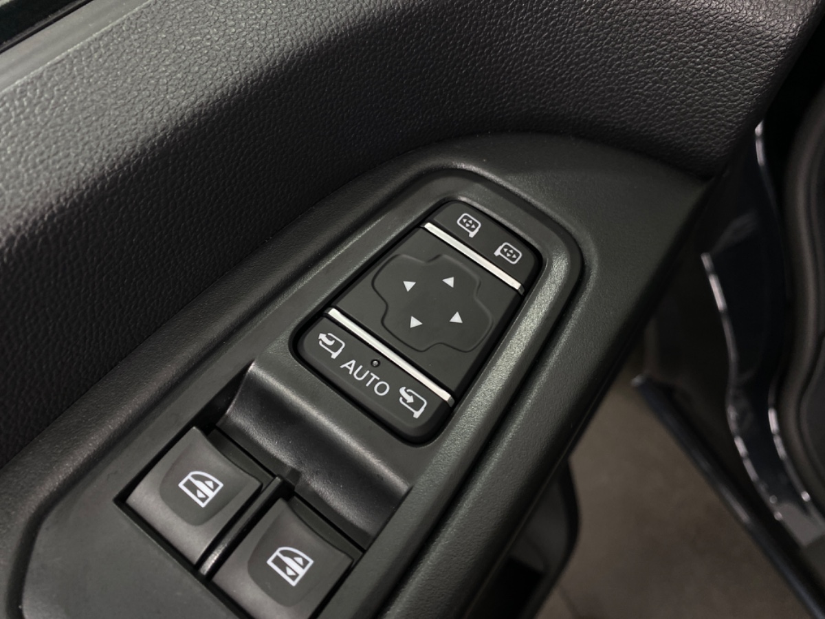 Renault Trafic L2H1 T29 DC dCi 170 EDC Extra – Gris Comete