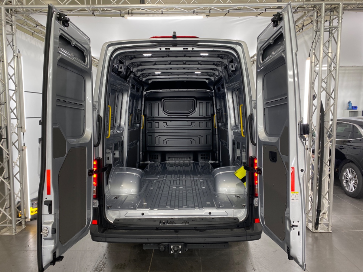 MAN TGE 5.160 L3H3 RWD Dubb. Lucht AUT8 | Reflex silver | Climatronic | Assist pak | Comfortpak. Plus | Bsn Navi | Licht Zicht (LED) | Trekhaak 3,5t | Adaptive Cruise | Schuifdeur links