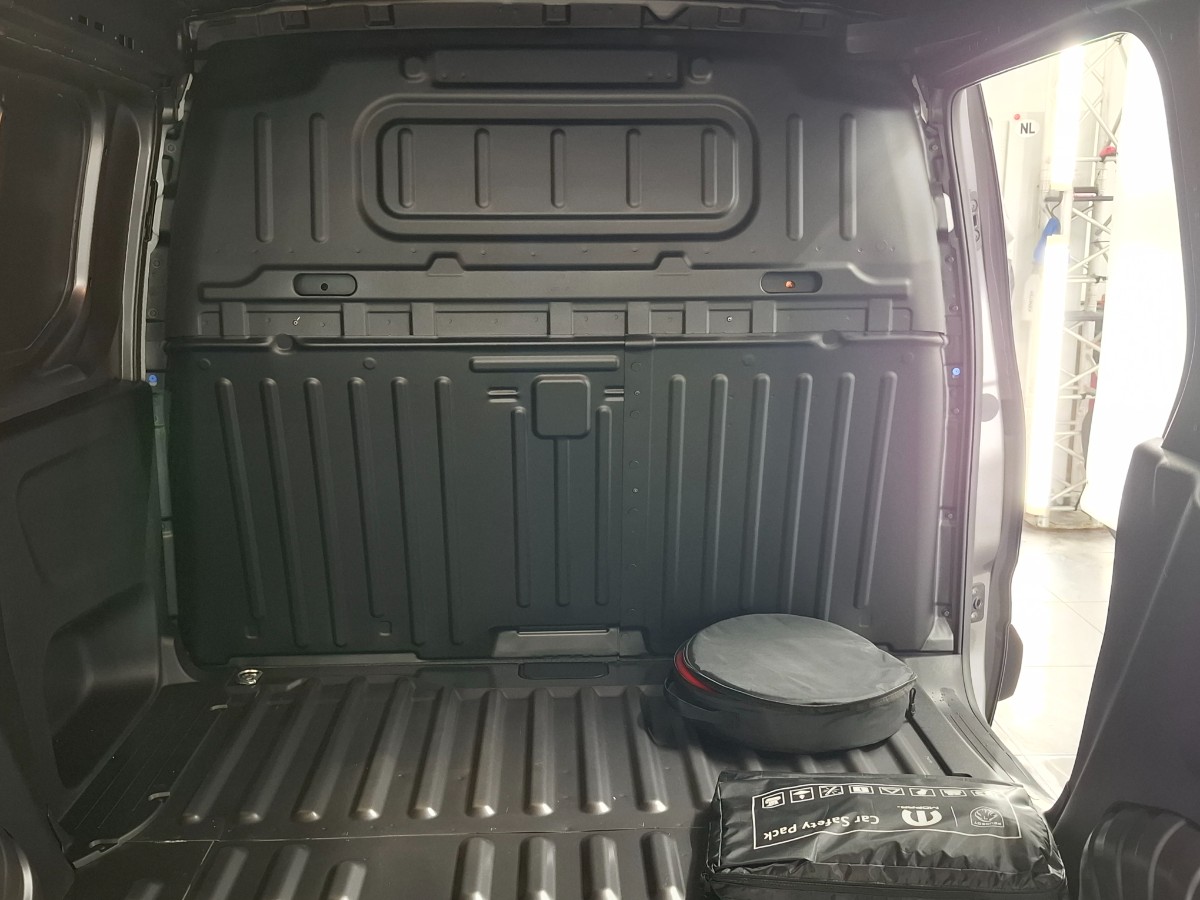 Peugeot e-Partner 136 L1 50 kWh | PDC voor + achter met Surround Rear Vision | Stoel + Voorruitverwarming