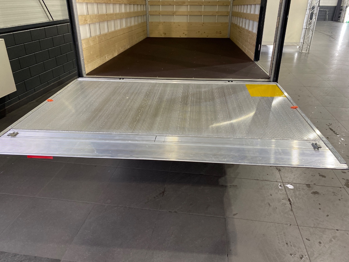 Iveco Daily NW MODEL | 40C18 3.0 Automaat Bakwagen met Laadklep