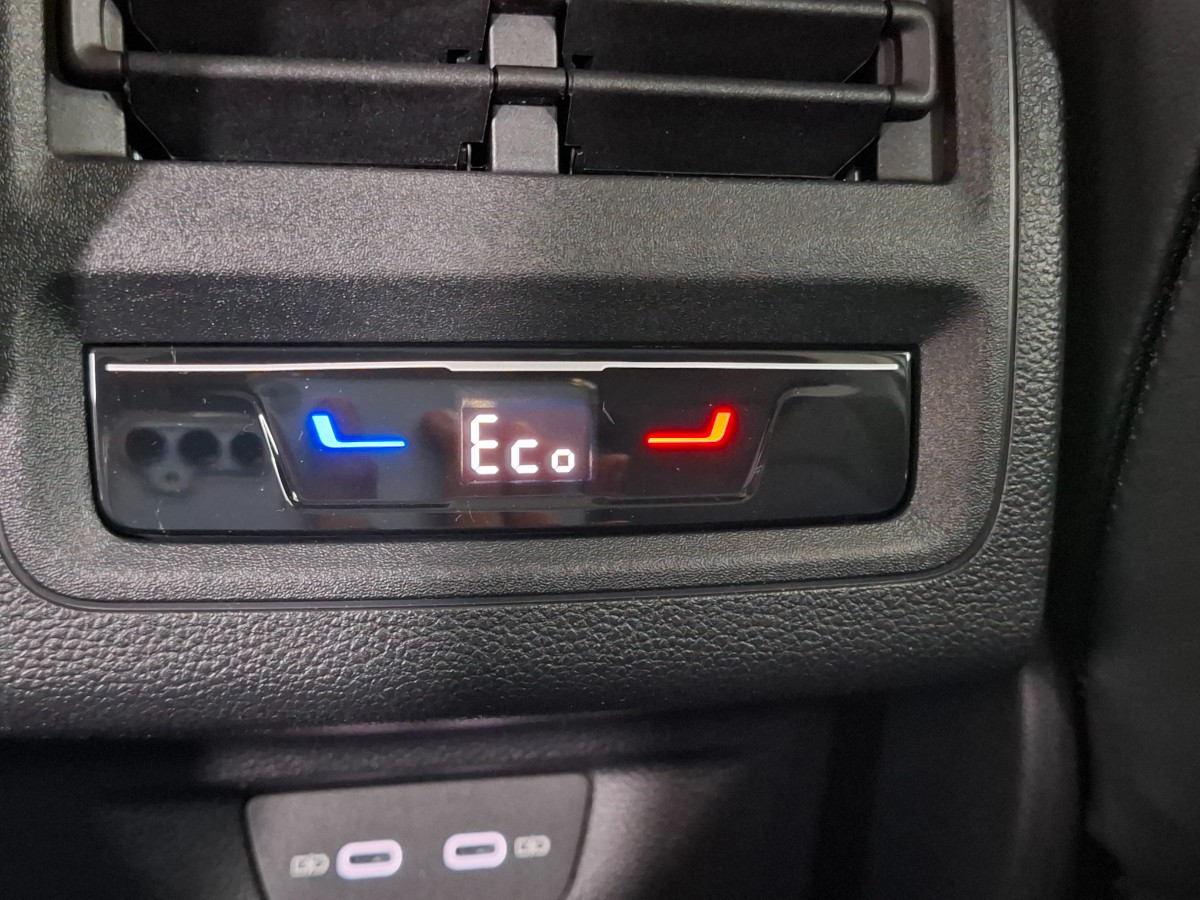 Volkswagen Golf Style 1.5 TSI eHybrid DSG | IQ LIGHT | LMV 18 Catania | Winterpakket | PURE WHITE