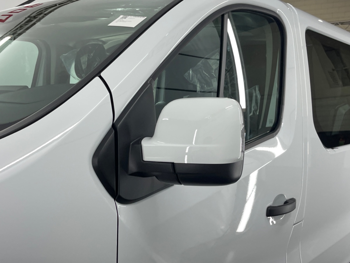 Renault Trafic 2.0 Blue dCi 130 T29 L2H1 Advance DC – 17″ LMV | Camera | Trekhaak | Stoel pass. in hoogte verstelb.