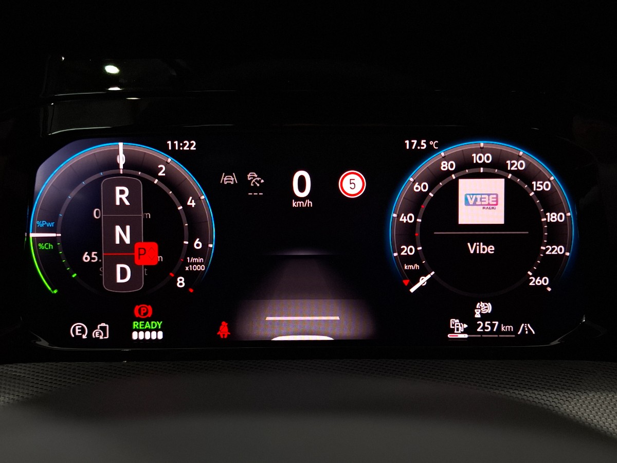 Volkswagen Golf Style 1.5 TSI eHybrid DSG | Zwart dak | IQ LIGHT | LMV 18 Catania | Winterpakket | PURE WHITE