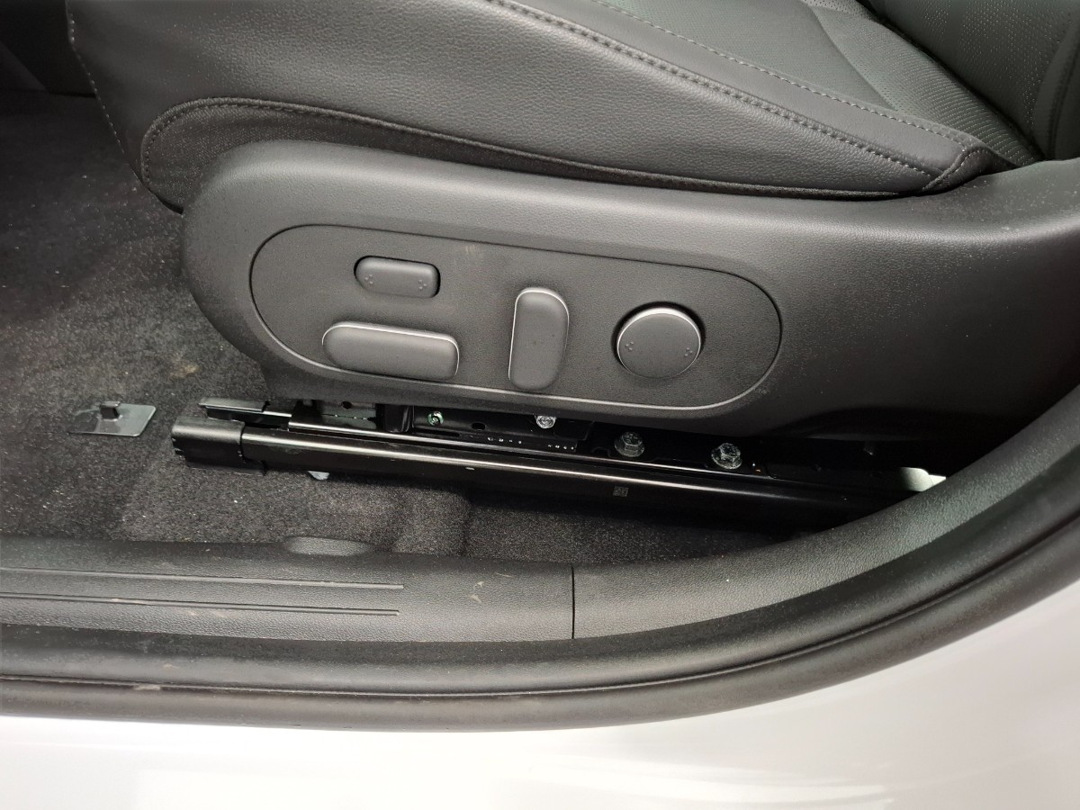 Hyundai Kona Premium 65.4 KWH Vol Leer Stoelverwarming Stoelverkoeling HUD