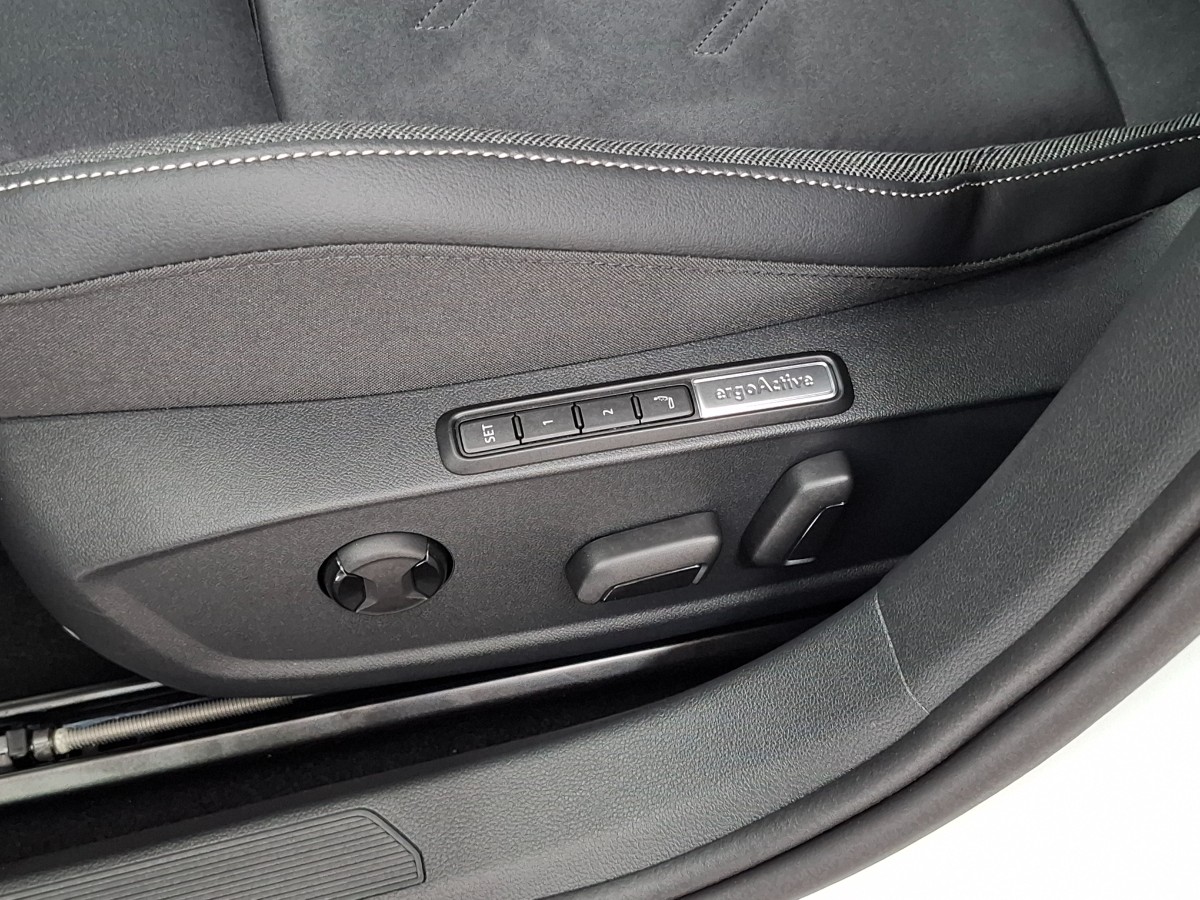 Volkswagen Golf Style 1.5 TSI eHybrid DSG | IQ LIGHT | LMV 18 Catania | Winterpakket | PURE WHITE