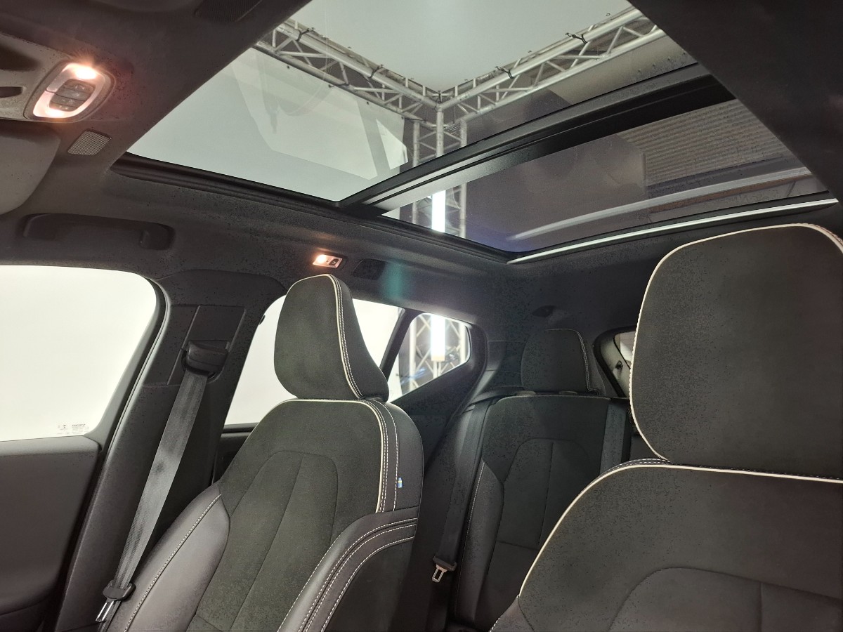 Volvo XC40 1.5 T4 Recharge R-Design Pano ACC H&K Elec Stoelen+Geheugen+Verwarming