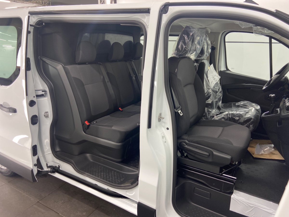 Renault Trafic 2.0 Blue dCi 130 T29 L2H1 Advance DC – 17″ LMV | Camera | Trekhaak | Stoel pass. in hoogte verstelb.