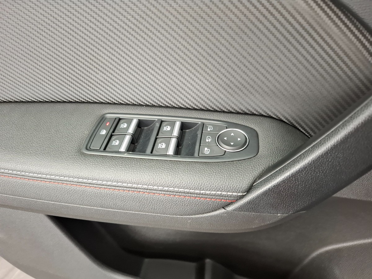Renault Captur 1.6 PHEV RS Line Stoelverwarming Groot Scherm