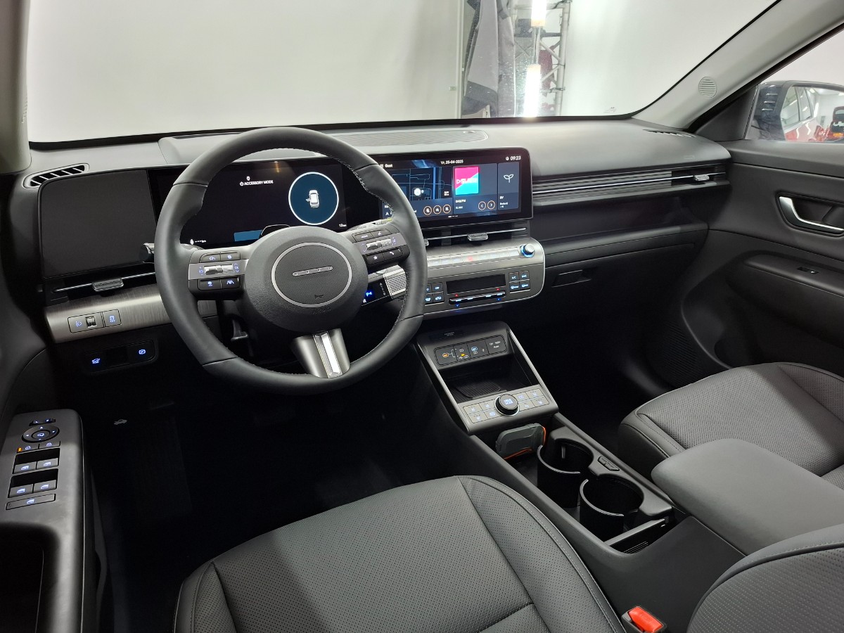 Hyundai Kona Premium TT 65.4 KWH Vol Leer Stoelverwarming Stoelverkoeling HUD