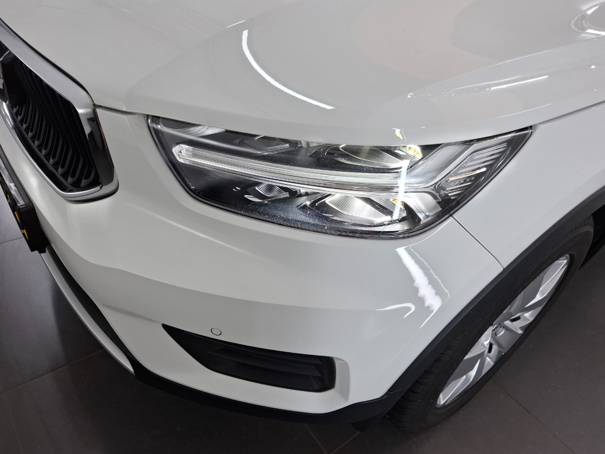 Volvo XC40 2.0 T4 AUT Momentum Pro Camera ACC