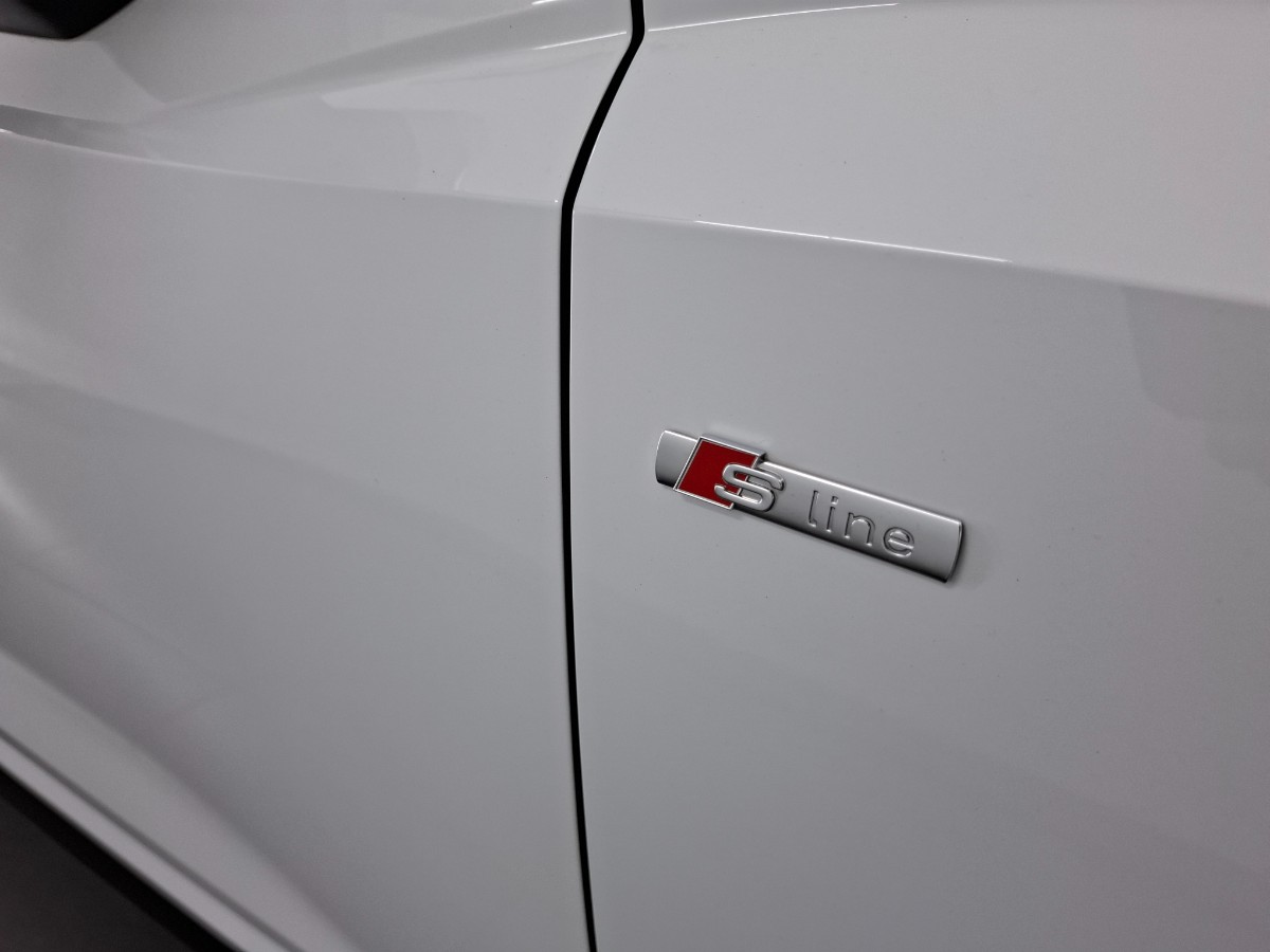 Audi Q3 35TFSI 150PK S-tronic S-edition Metallic stoelverwarming