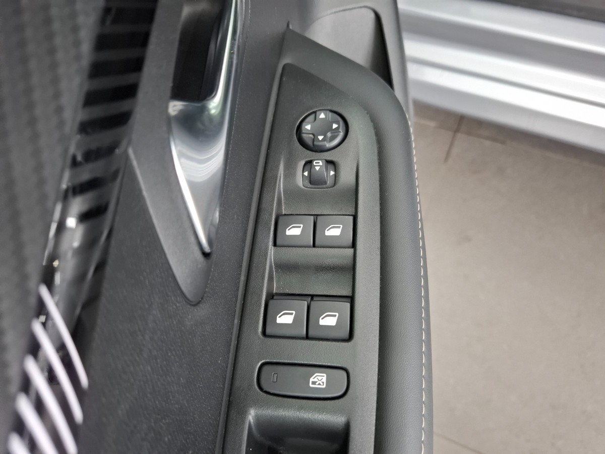 Peugeot 208 Hybrid 100 e-DCS6 Allure Virtual Camera Stoelverwarming