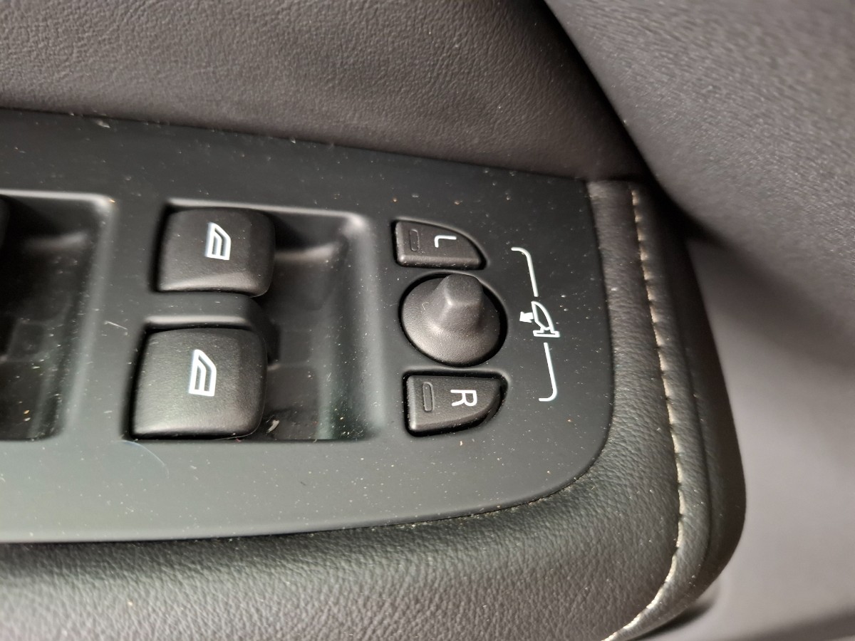 Volvo XC60 2.0 T8 AWD Recharge R-Desgin |Pano|H&K|Memory|Stoelverwarming|