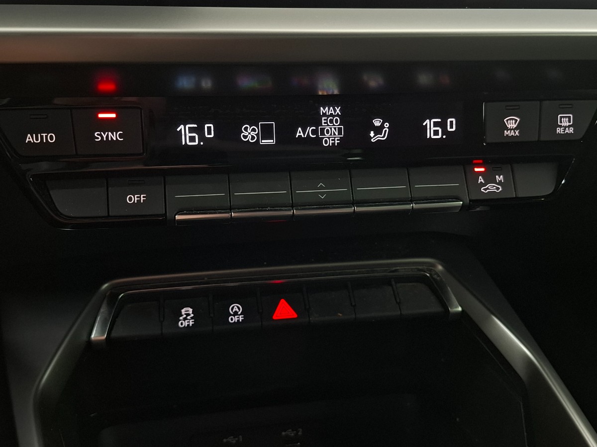 Audi A3 Sportback 30 TFSI Business edition Trekhaak Led