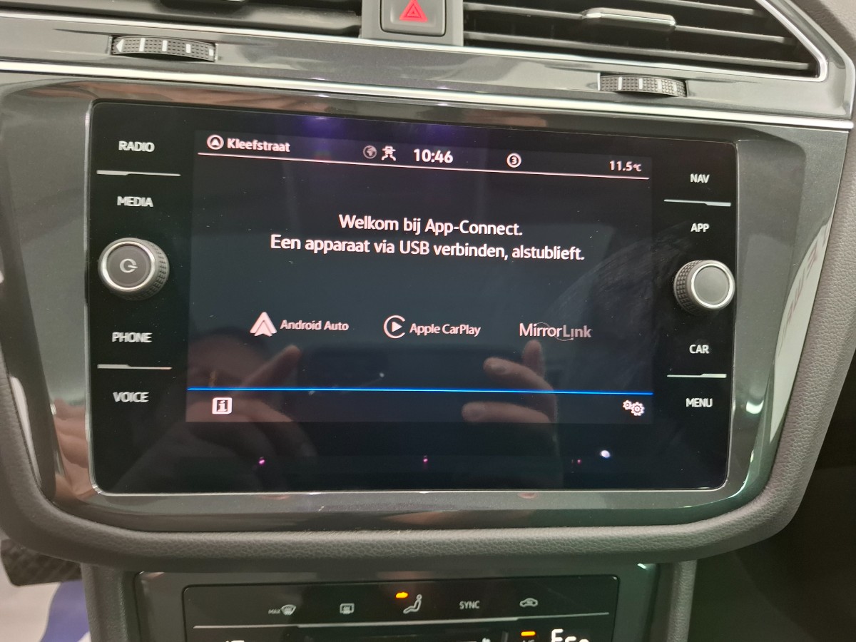 Volkswagen Tiguan Elegance eHybrid 1.4 TSI 245PK | Pano Area-View Matrix-LED Keyless | Nighshade Blue