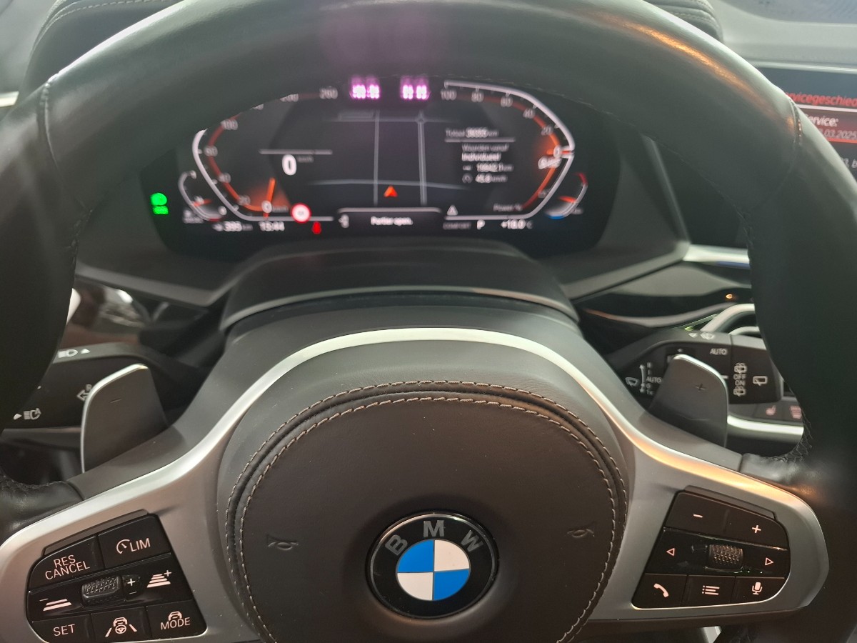 BMW X5 Xdrive 40d | Grijs kenteken | 22″ LMV | Trekhaak elekt. | Pano | HiFi | Soft-close | Innovation | DRAVITGRAU