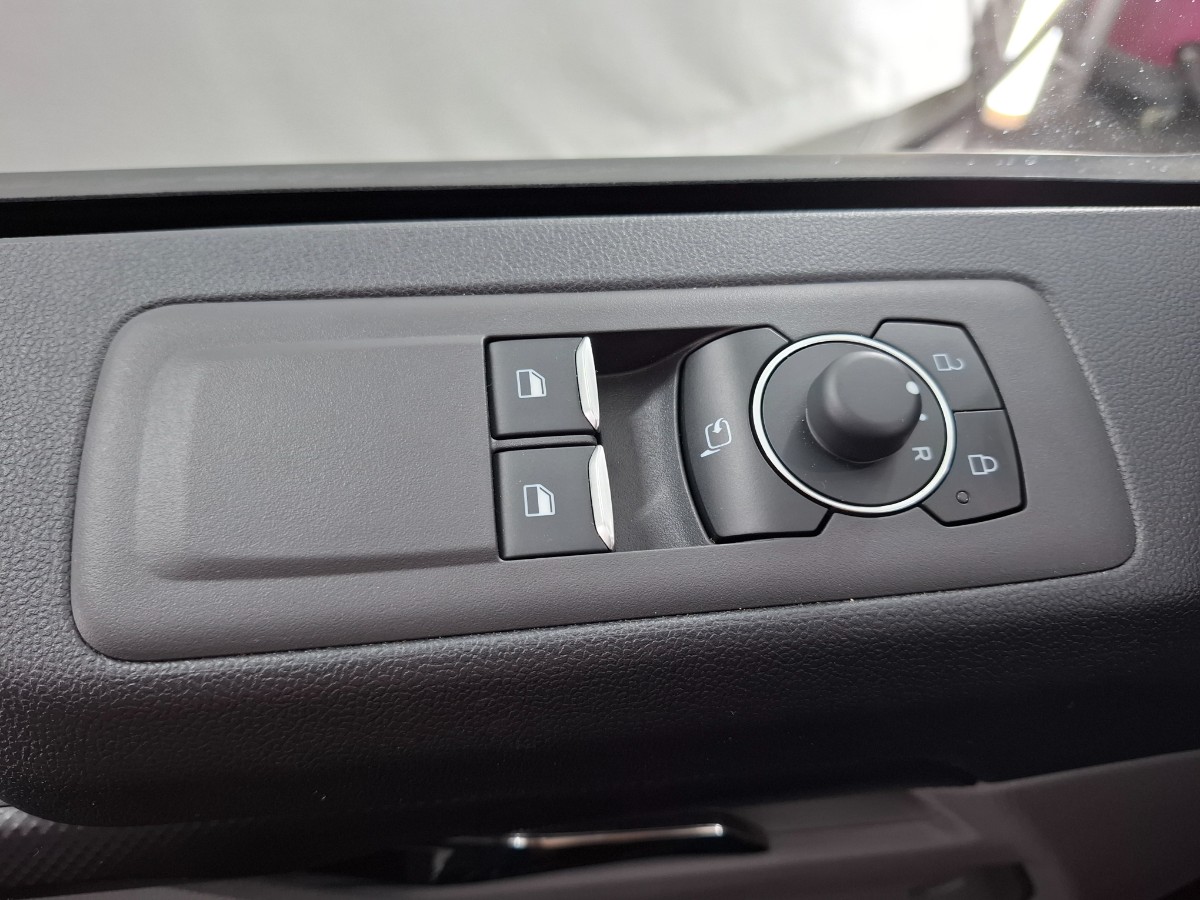 Ford Transit Custom 320 2.0 TDCI L2H1 Limited
