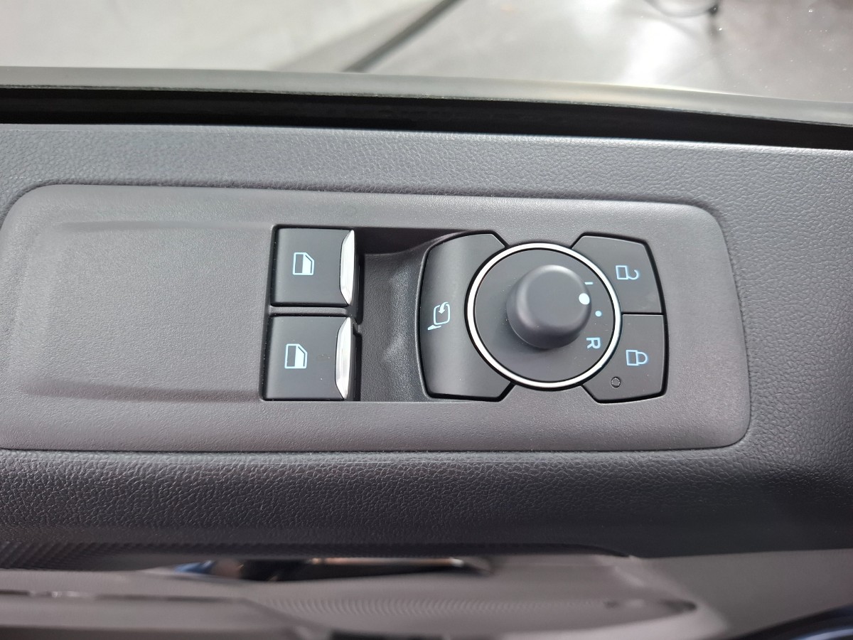 Ford Transit Custom 320 2.0 TDCI L2H1 Limited