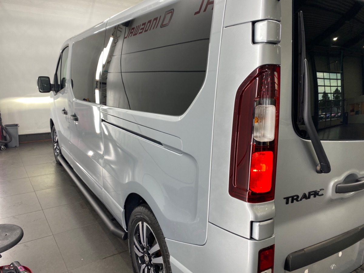 Renault Trafic 2.0 Blue dCi 170 T30 L2H1 Extra LIMITED 2xSD THK GLASL SB NR 64.