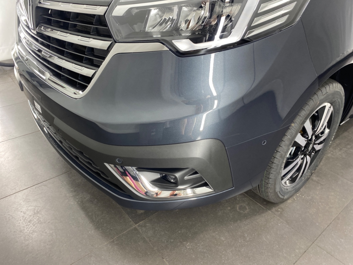 Renault Trafic L2H1 T29 DC dCi 170 EDC Extra – Gris Comete