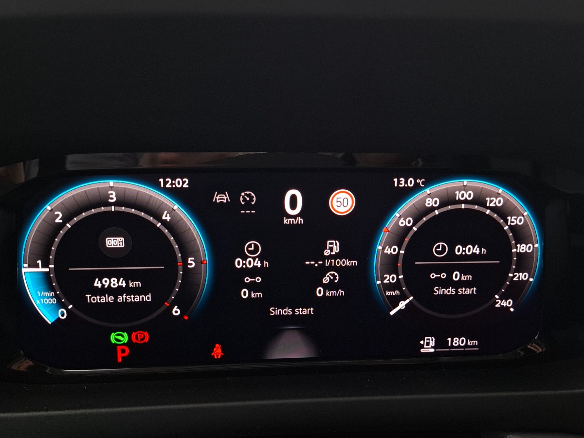 Volkswagen Crafter NW MODEL 35 L3H3 140PK AUT | LED | Comfstoel | Stoelvw. | Laadvloer | Camera | Ready2Discover