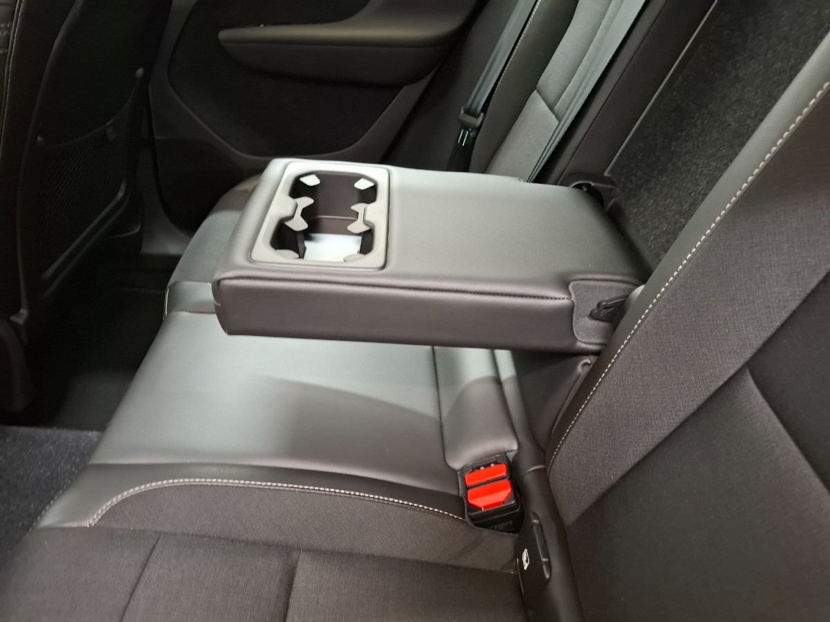 Volvo XC40 2.0 T4 AUT Momentum Pro Camera ACC