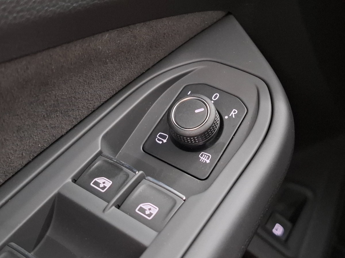 Volkswagen Golf Style 1.5 TSI eHybrid DSG | IQ LIGHT | LMV 18 Catania | Winterpakket | Anemone Blue