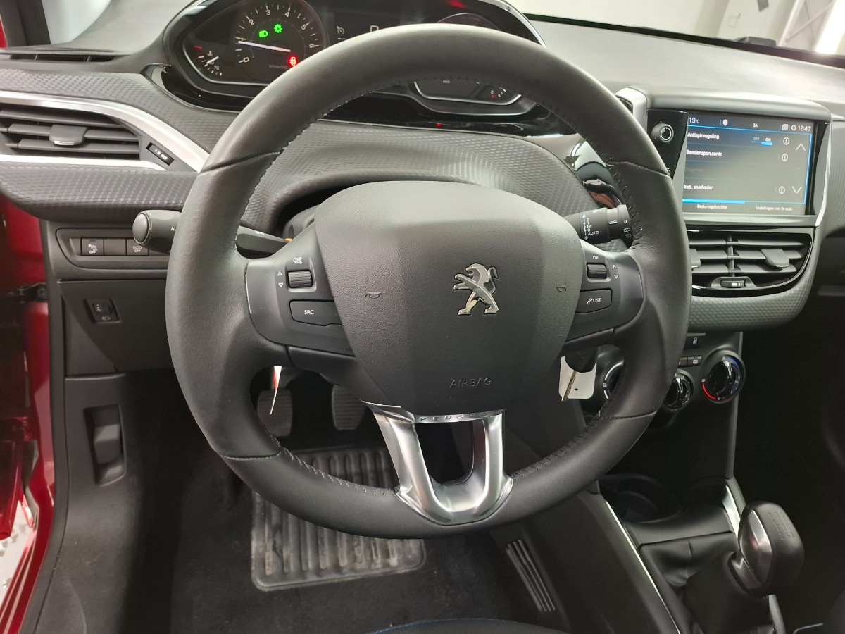 Peugeot 208 1.2 PureTech Signature
