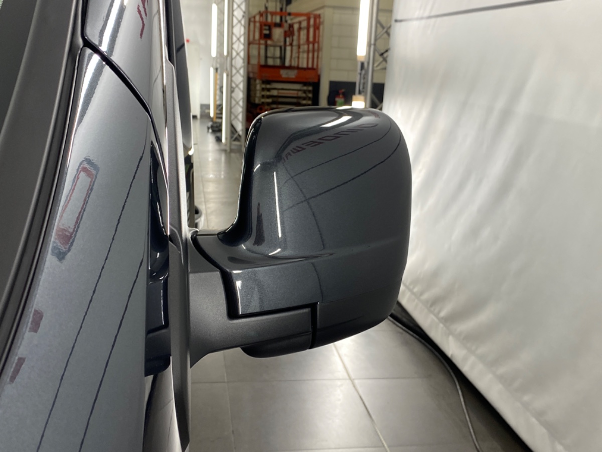 Renault Trafic L2H1 T29 DC dCi 170 EDC Extra – Gris Comete