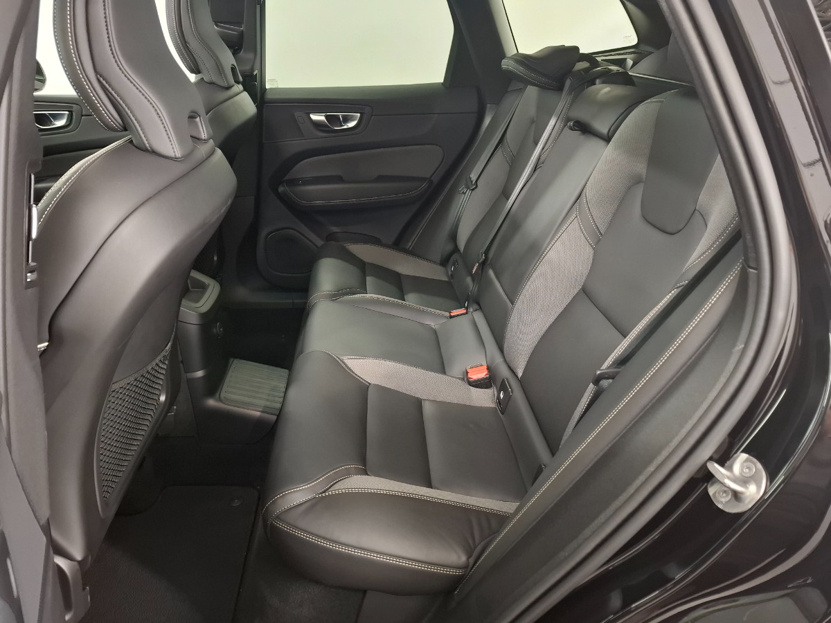 Volvo XC60 2.0 T6 Plug-in hybrid AWD Ultimate Black Edition Panoramadak